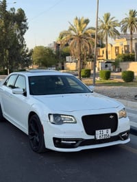 Chrysler 300s 5.7 V8 موديل 2022 23,000 mi ماشية  المواصفات فول فول  را...