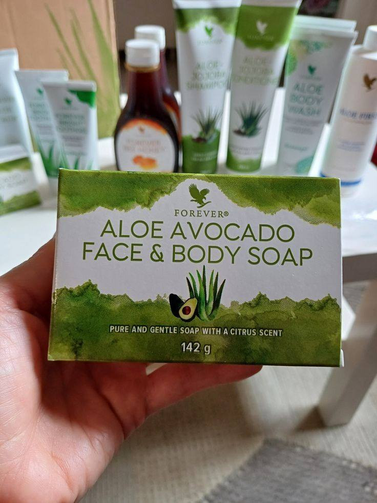 الافوكادو غني بالفيتامينات والمعادن التي تعزز صحة البشرة. بعض فوائده تشمل:

- ترطيب البشرة وتغذيتها
- تقليل ظهور التجاعيد والخطوط الدقيقة
- علاج حب الشباب والتصبغات الجلدية
- حماية البشرة من أضرار أشعة الشمس
- تحسين مرونة البشرة وتجديد خلاياها

يمكن استخدام الافوكادو كقناع للوجه أو كمرطب يومي للبشرة.


**إذا كنت صاحب هذا الإعلان وتريد حذفه لأي سبب، رجاءا أرسل رسالة إلى الدعم الفني**