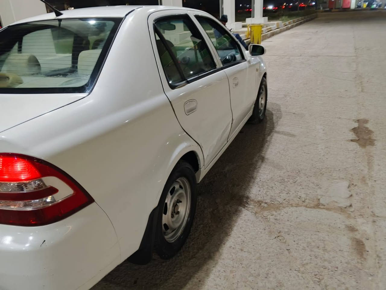 السلام عليكم ck موديل 2013 بسمي السيارة بلاديه بدون صبغ ماشيه 890000 ألف كيلومتر بيها شخط بالباب الا يمن الخلفي نافذ سيارة نظيفه جدا السعر44 ورقه الاتصال *********** ابو اوس
