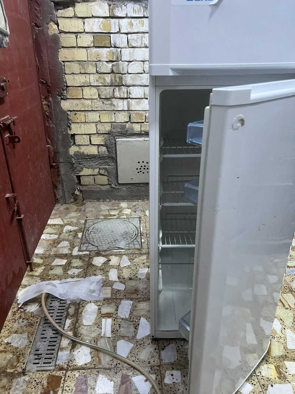 السلام عليكم ثلاجه كلش نظيفه سعر100 الف ***********

