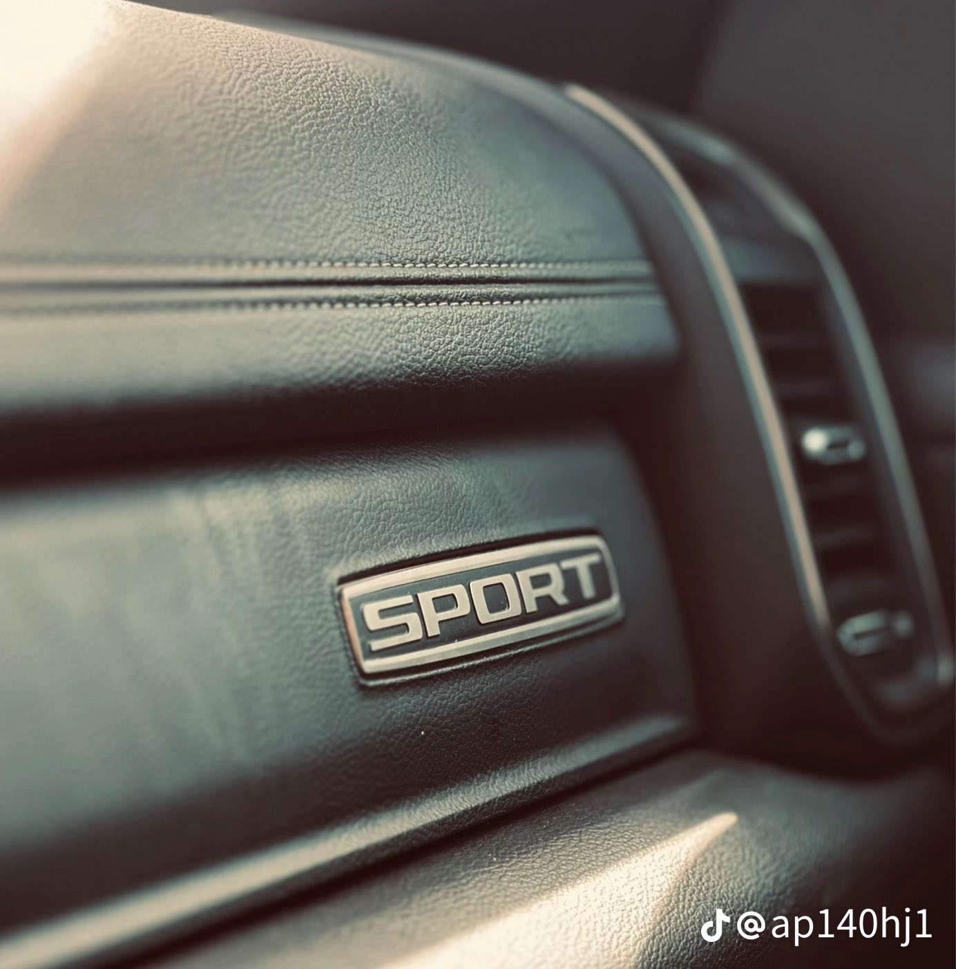 السلام عليكم رام سبورت مديل 22. ماشيه 50 الف حادث ربع جاملغ خلفي سعر 375 الاستفسار اكثرانتصل عل هاتف ***********
