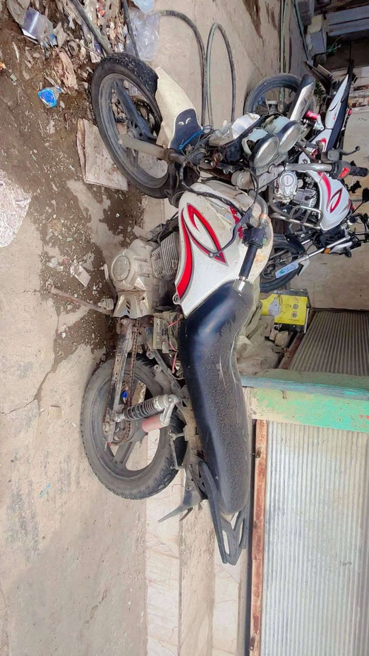 سكني للبيع محرك ممفتوح يرادله ترتيب سعره ٣٥٠اتصال ***********
