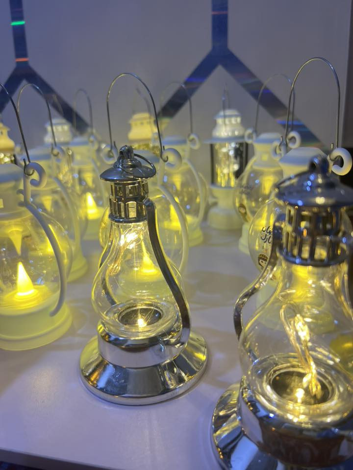 فوانيس ممكن تستخدموها ديكور او لاطفالكم يحملوها وقت الكركيعان موديلات تجنن ذات اضاءة عالية واحجام مناسبة سعر القطعه فقط الفين 
و3 قطع ب5
توصيل لجميع المحافظات 
@إشارة


**إذا كنت صاحب هذا الإعلان وتريد حذفه لأي سبب، رجاءا أرسل رسالة إلى الدعم الفني**