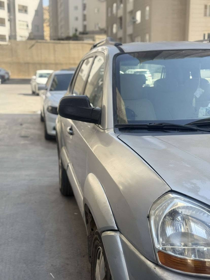هوندا تكسون موديل 2009 رقم جديد سنه ي 8 هه يفه سه رفه جوي 70 هزار غرامه يل سه ر ساره يا لسه ر نا في من مه كينه يا ڤه كريه گير بشه رت  سبغ ده رگه هي سايقي يه  بني ده رگه هي يي گرتي و دوسه، بولند و بان كه حلي،سه رئ جه مبه لوغي تعديله شاصي عنجكه ك يا ڤيكه فتي مه نه جيكريه ، سعر 106 وه ره قه و مه جال ، رقم تله فون ***********☎️ دهوك, العراق
