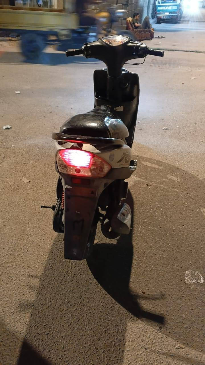 السلام عليكم من رخصت ادمن الكروب دراجة للبيع ماكس عدلة الدراجة حلوة وناعمة وتخبل كلجات رياضي صجم رياضي كلة جديد شعلتها تاكل الكاع ونهضتها صلوات على محمد عقل جديد باتري جديد كلشي بالدراجة شغاال كهربائيات كلها شغاله هورن اشاير لايت عالي رماش سكليتر ماعده الكيج مال بانزين مو شغال عندي الدراجة حلوة نضيفة معدل 120km الدراجة مكينتها نضيفة حلوة مال بيت نقص مابيها ناعمة بالمشي صوت مابيها خرسة الدراجة واحلى من الصور 
رقم: *********** 
سعر: 750
