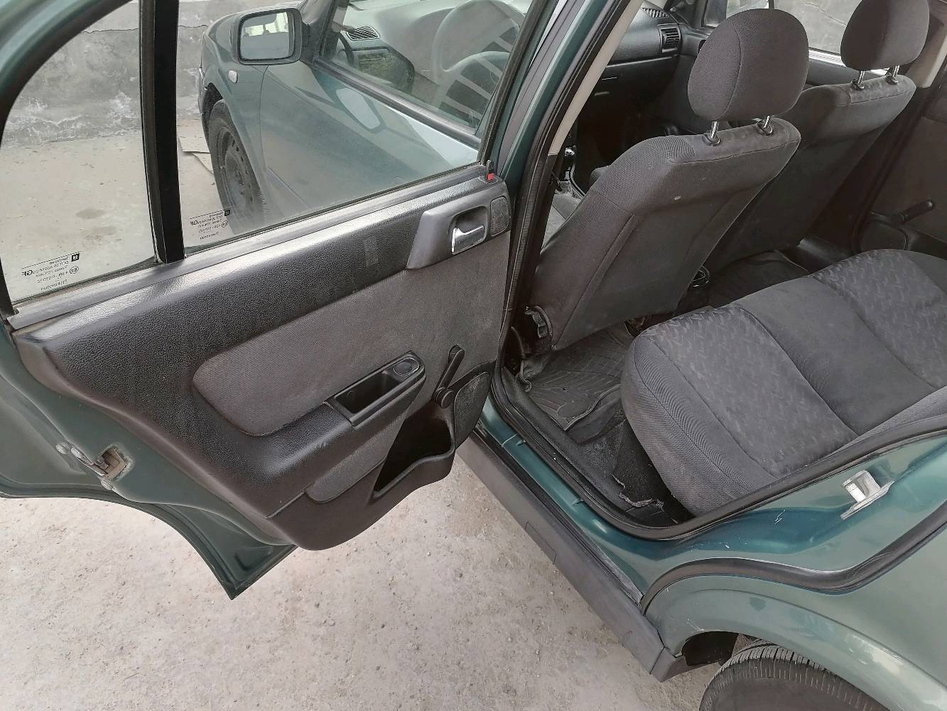 السلام عليكم ورحمة الله وبركاته 
للبيع اوبل استرا 2002  انكليزي وبسمي كير ومحرك مكفول تخم تاير جديد صدر امامي خلفي جديد تبريد ثلج تدفئه كهربائياته بلاديه اي چطل مابيه غرفته جديده بلاديه كهربائياته كله شغاله بلاديه  ترايك وين متريد ناعمه كلش بلاديه صبغه بلاديه  مكفوله من ضربه كتلوكات شركه بيه السعر 55 بيه مجال ( ***********… . *********** )