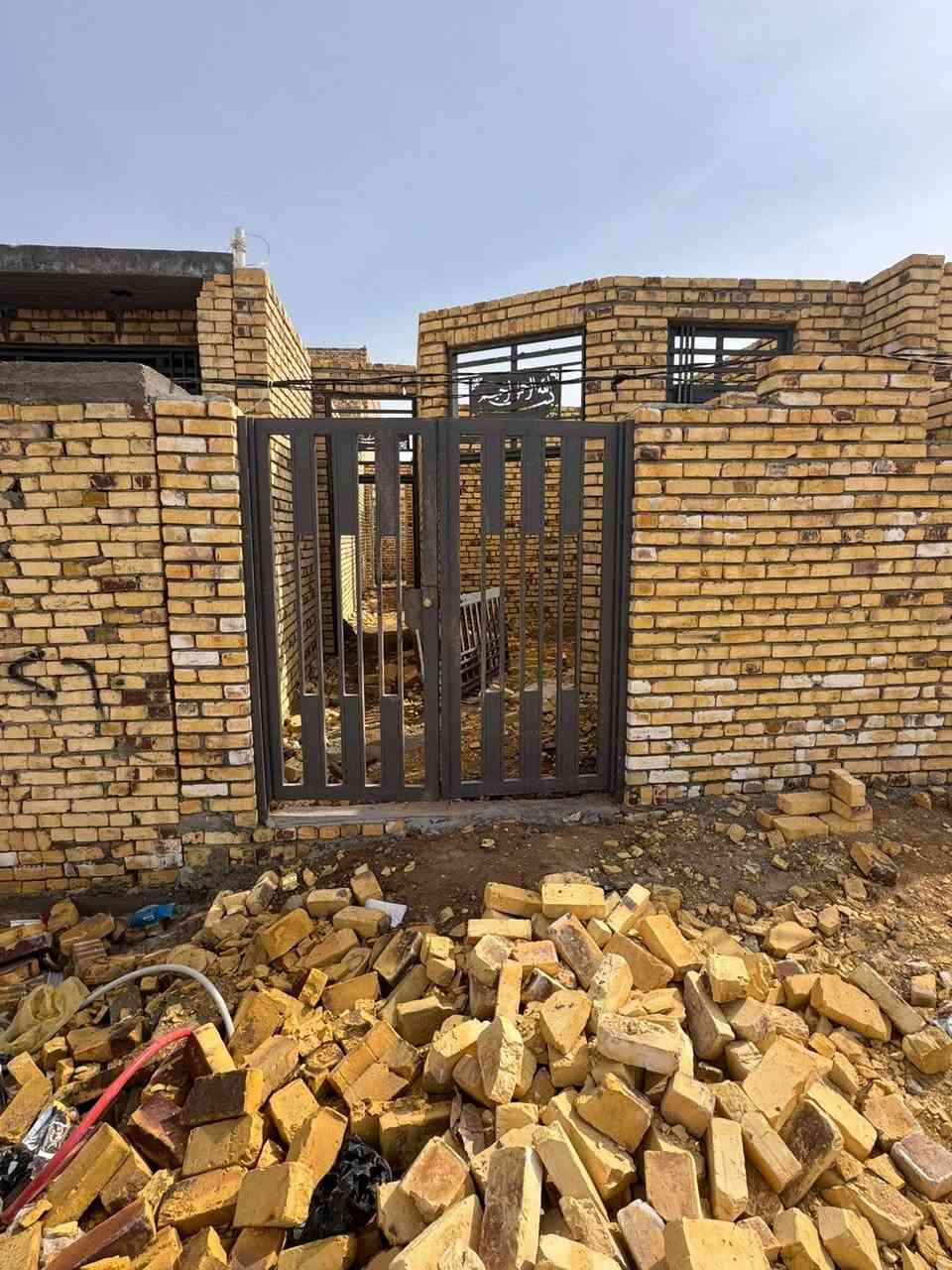 هياكل البيع رقم معامله واصله التقيم متر100 حي الموظفين خدمات تبليط وكهرباء ومجاري جهاز رقم القطعه 7168 رقم الهاتف ***********
