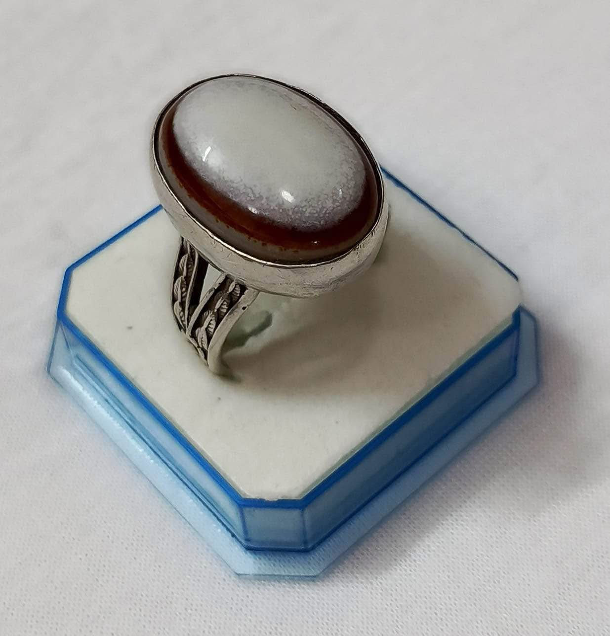 خاتم جزع اليماني  طبيعي قديم فضه 925 القياس 27
السعر55الف 
توصيل جميع المحافظات 5الف
 *********** بغداد, العراق
