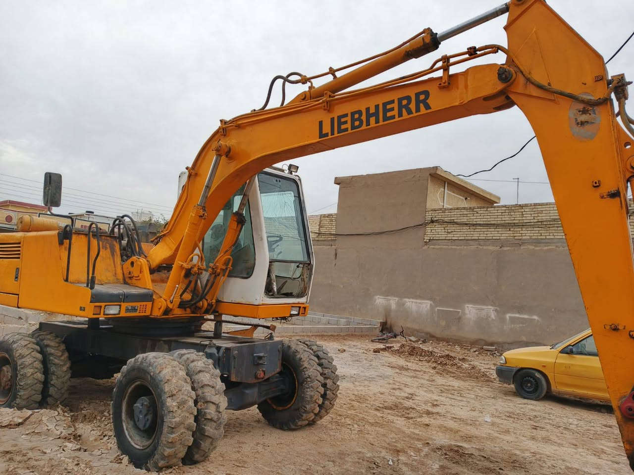 سلام عليكم
حفاره لبهير ٩٠٢ موديل ٩٣ ارقام سنويه شرط الشغل 
***********
