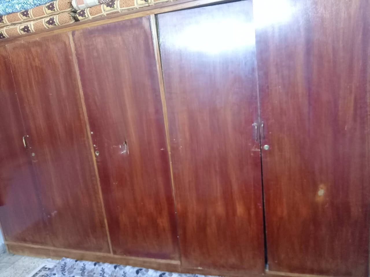 قنصور للبيع السعر ١٠٠ وبي مجال للاستفسار ***********
