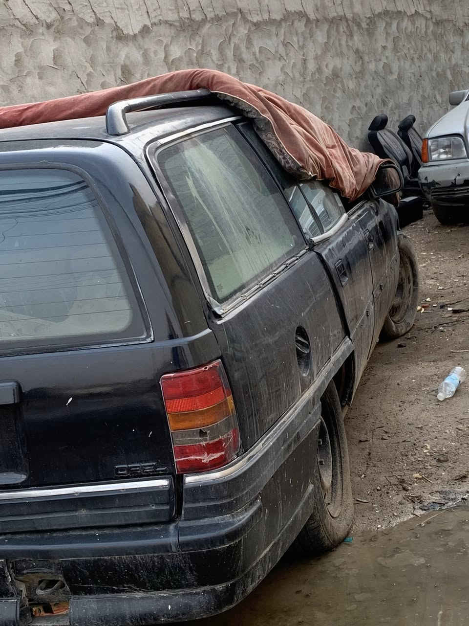 السلام عليكم اخوان اوبل اوميكا للبيع متروكة كير مكينة أوتوماتيك كلشي مابيهم السيارة متروكة كوم حديد ابيع راعيها موجود مكانة ابغداد يحول سنوية ساقطة السعر 8$ قفل رقم الهاتف بي واتس آب ***********
