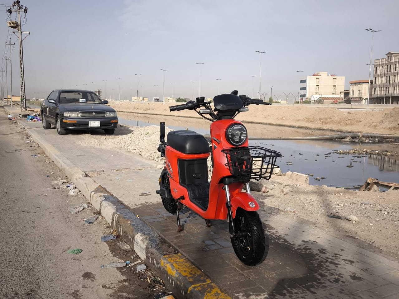 دراجه شحن R9 للبيع 
شغاله ونضيفه ناقصه فقط بطاريات 
وشاحنته وياه يحتاجله فقط بطاريات 
سعره 175 وبيها مجال للطيبن 
*********** هاذه رقمي الاسفسار
