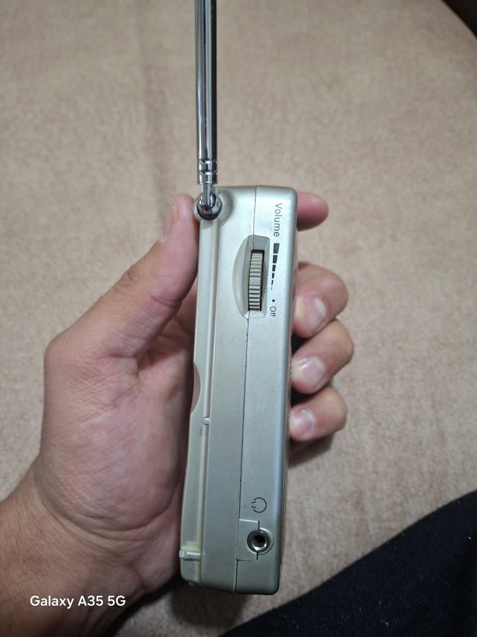 راديو انكليزي حجم صغير للبيع اصلي ٣ موجات مع منفذ سماعه كما موضح بالصور


**إذا كنت صاحب هذا الإعلان وتريد حذفه لأي سبب، رجاءا أرسل رسالة إلى الدعم الفني**