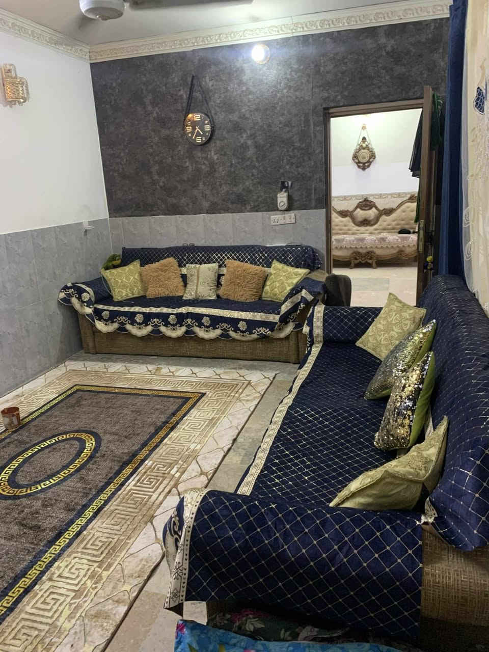 للبيع بيت ١٠٠ م واجهة ٥ نزال ٢٠  طابقين يحتوي على ٣ غرف نوم مع صالة ومطبخ وصحيات مدخلين  الشعب/ الضباط قرب كلية الامام الكاظم 
للاستفسار ***********. واتساب
