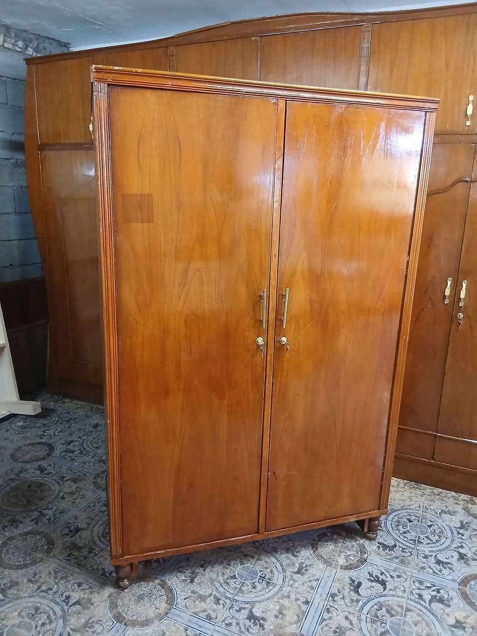 غراض مستعمله نظيفه جدا للبيع كلمن وسعره المراسله خاص او الاتصال ***********مكاني بغداد
