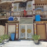 بيت للبيع المساحه 75 الواجهة 4 والنزال 20 مسلح طابقين يحتوي على استقبا...