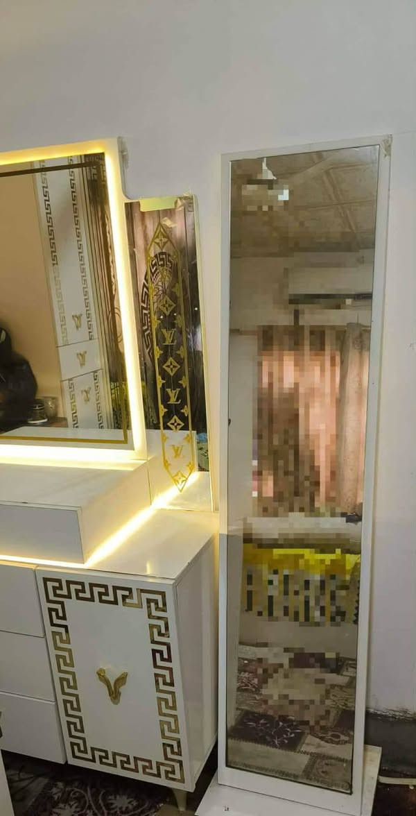 غرفه تركي نظيفه  بيها 7 قطع و دوشك و جربايه نجاره خشب مو فايبر  سعر، ٩٠٠ وبيها مجال مكان سماوة 
***********
