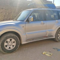 سياره للبيع باجيرو  مكلف بنشر. رقم الهاتف 07861666329