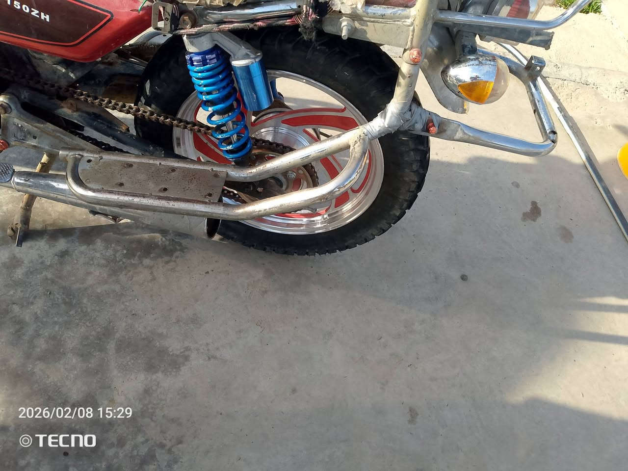 السلام عليكم دراجة جوندة موديل 17 أوراق أصولي نكرة  سلف وهندر  لايتات لد. الدراجه حلوة ونضيفة  محرك نضيف ومامفتوح  السعر 650 وبيهة مجال مكان حلة ناحية النيل. الشراي يجي خاص


**إذا كنت صاحب هذا الإعلان وتريد حذفه لأي سبب، رجاءا أرسل رسالة إلى الدعم الفني**