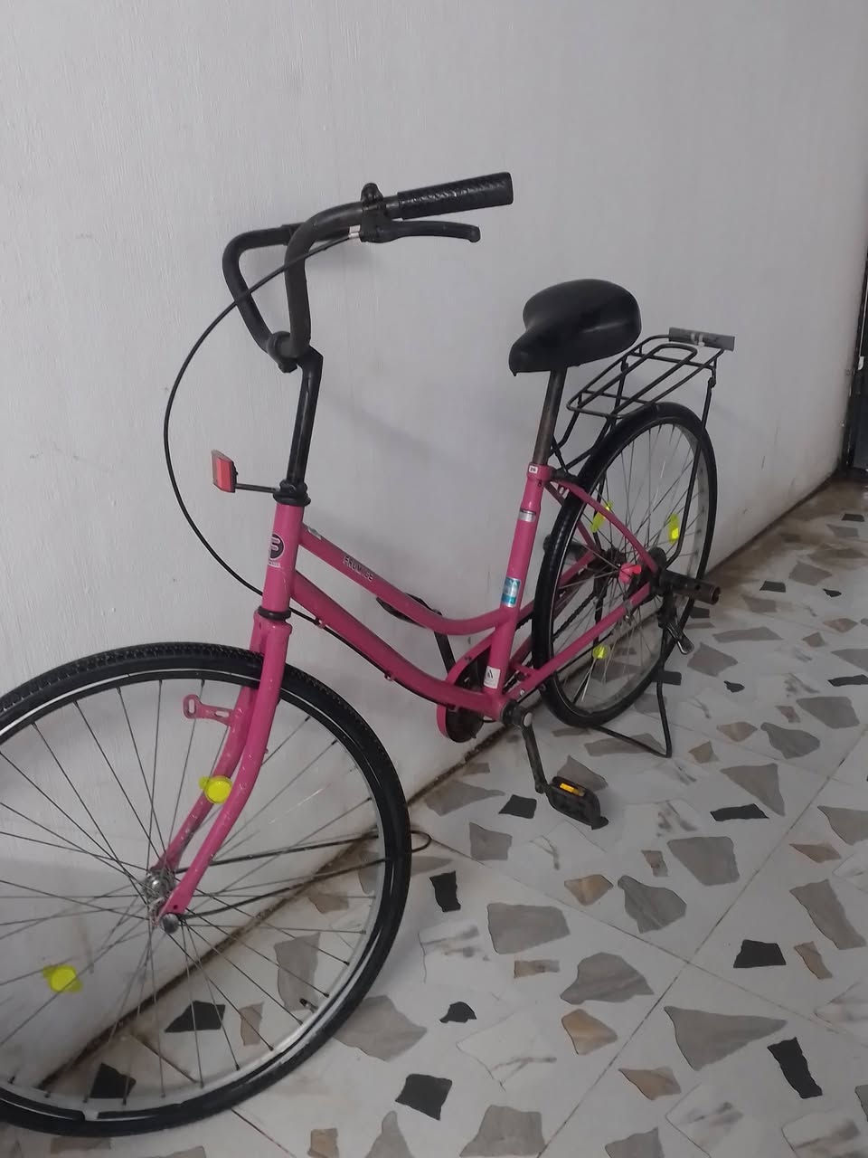 بايسكل للبيع فول نضافه ورزانه موديل 19 شركه فروماج لون مميز مابي اي عيب وياله مسطره جاملغات موجوده غراضه كامله بريك تقسيم سياقه مي سعره 80 وبي مجال بسيط مكان كركوك فيلق شراي يجي خاص او يخابر رقم ***********
