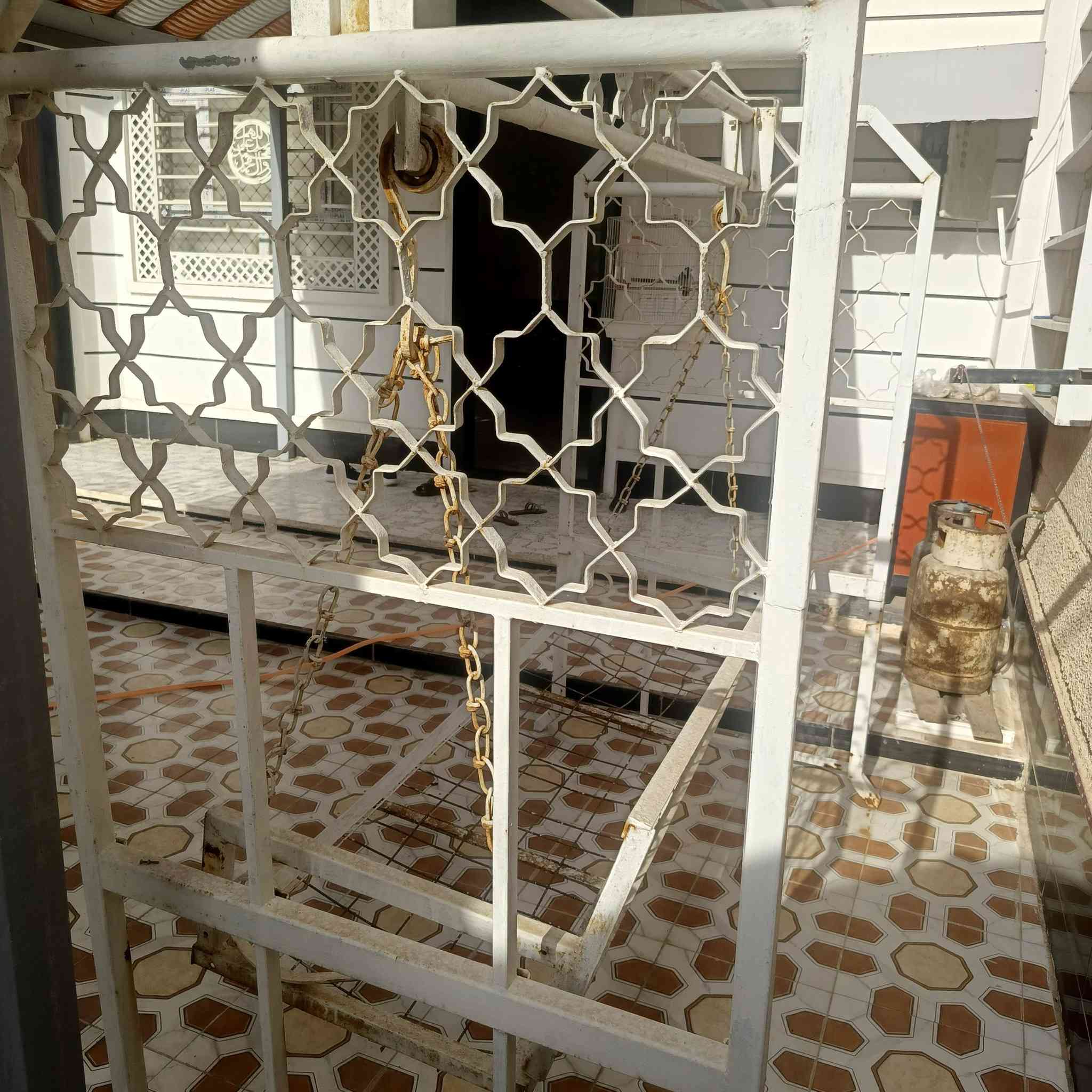 مرجوحه للبيع اتصل ***********
