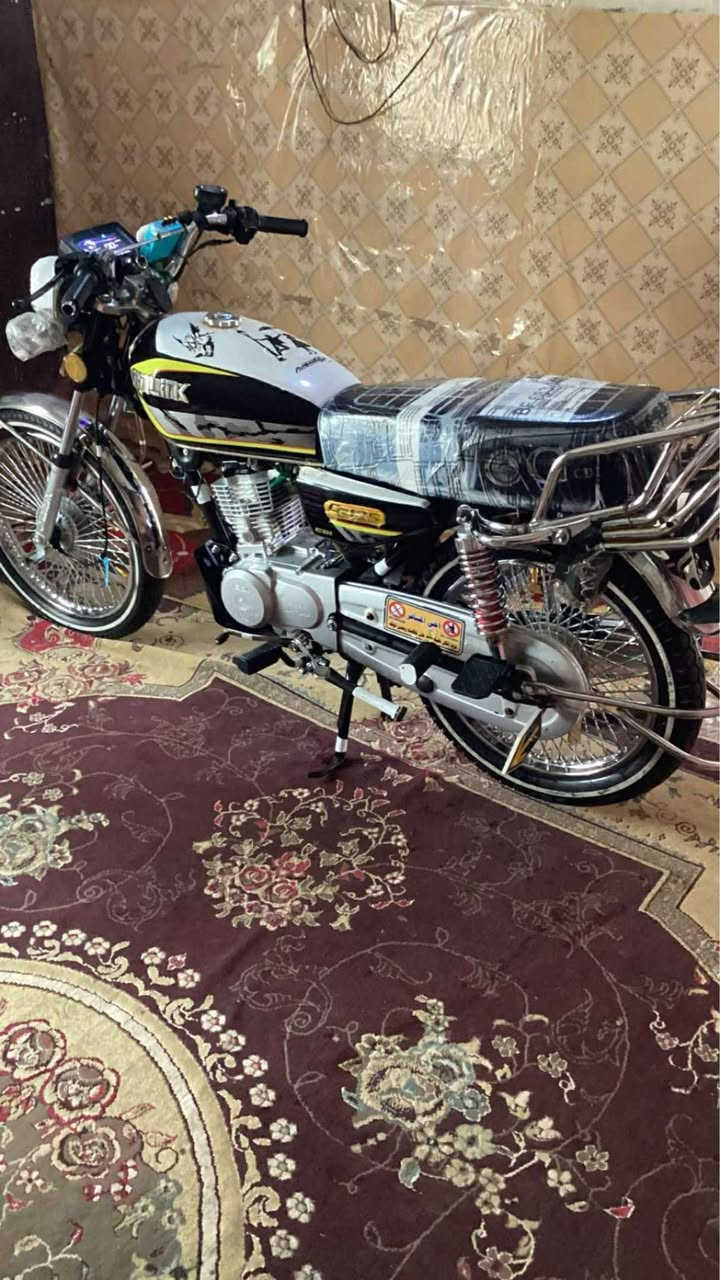 دراجه للبيع موديل  2024 مكفوله اوراق أصولي أصولي ماشيه مجنبزه فول الون اسود السعر ٧٠٠ لل الاتصال ***********
