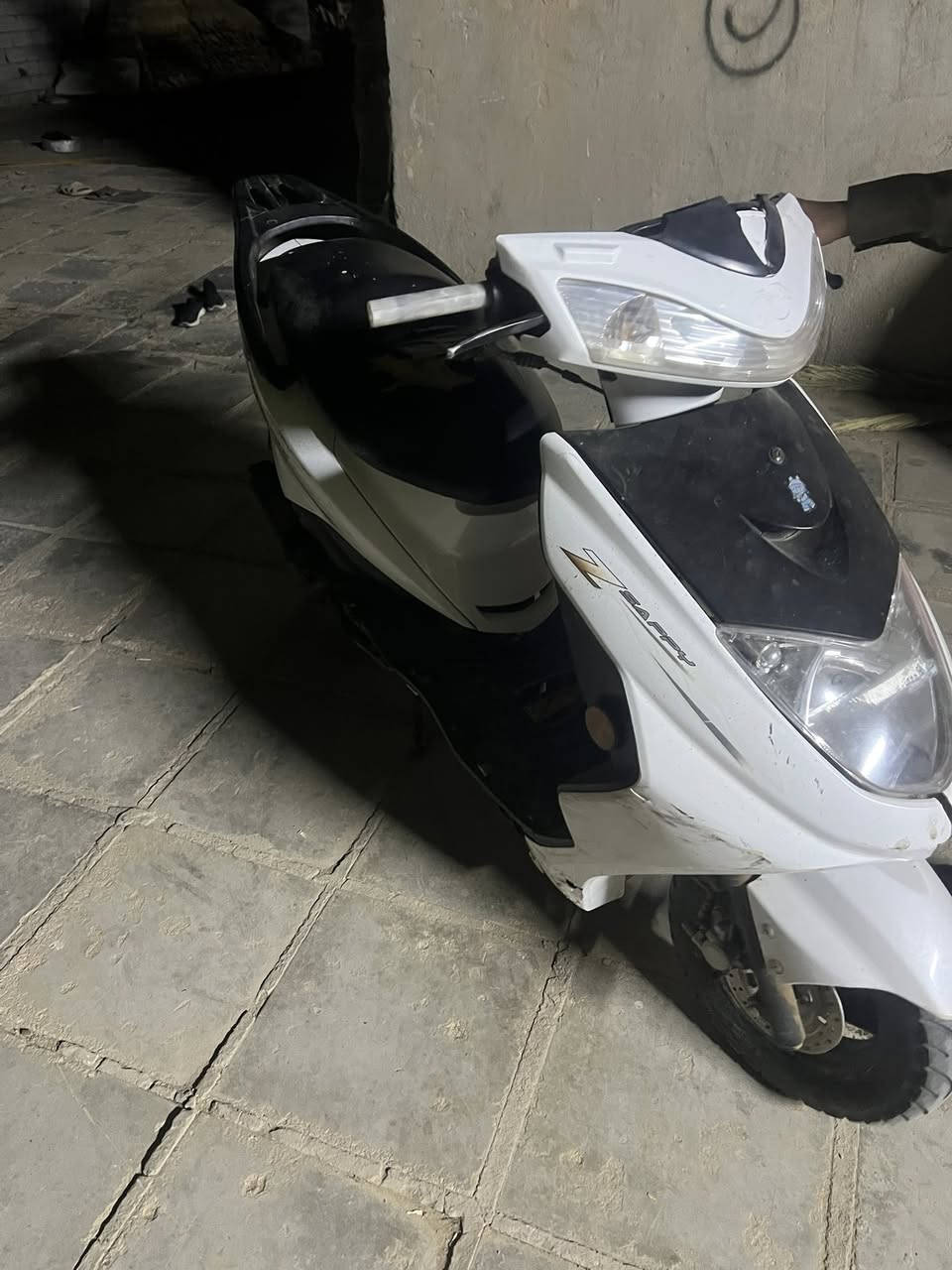 دراجة للبيع محرك جديد شغالة من كل النواحي السعر ٣٠٠ الف مكاني نجف المشخاب هاتف ‭٠٧٨٢ ٩٣٤ ٨٠٥٩‬
