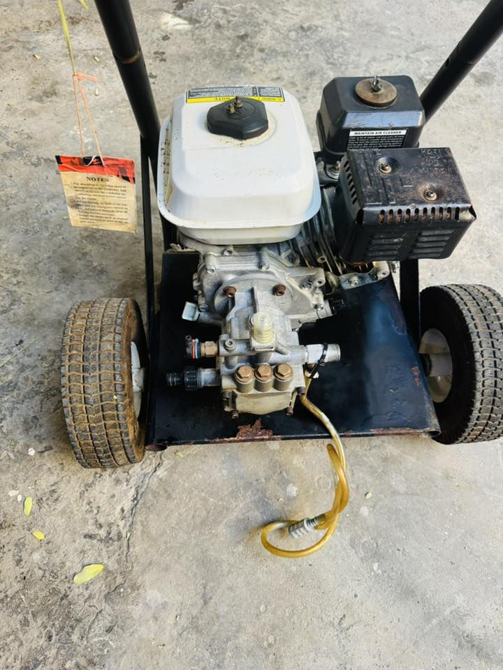 مضخة غسل مال حاوية اجتي وي محركات يابانية ومولدات نظيفة جدا شغال نكرة مستعمل قليل جدا بعدة بدهن شركة كفالة عامة شرط برغي مامفتوح وصوت ناعم جدا ودفع قوي ومضخة حجم كبير 
السعر 300 مكاني بغداد 
***********
