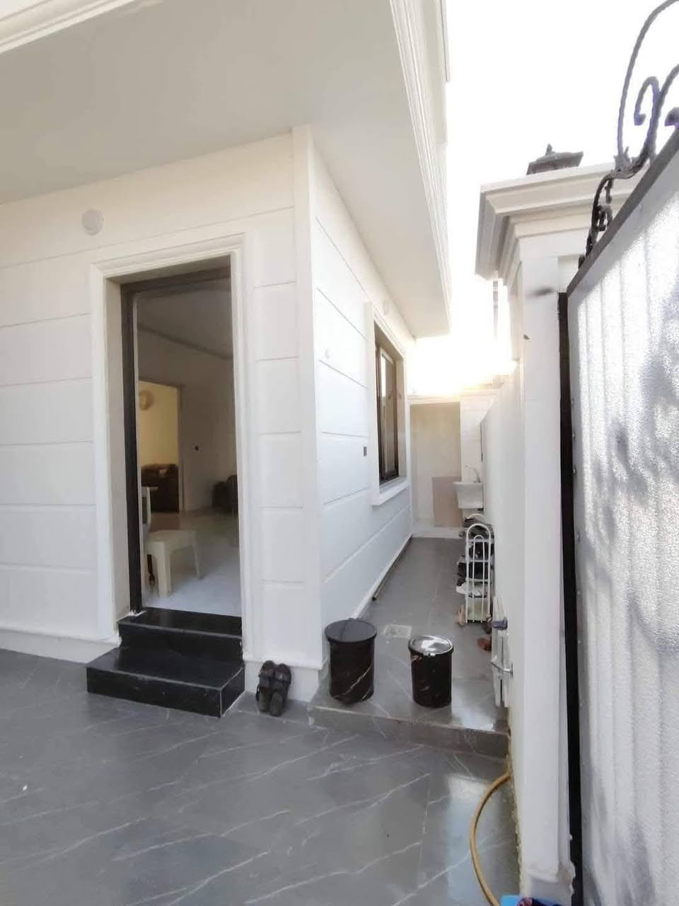 #عروض_مكتب_الدار_للعقار
دار للبيع 

حي التعليم العالي 

جمعيه النور بعد الدوره 

المساحه 150م واجهه 10م 

ط1 غرفتين نوم واستقبال وصاله ومطبخ وصحيات 

ط2.  /// 4غرف نوم وصاله وصحيات 

بناء حديث وخدمات كامله 

وصل جمعيه النور 

للاستفسار أكثر اتصل على الأرقام او 

 مراجعة مكتب الدار الكائن في بناء الجاهز مقابل الكمرك 

***********

***********

***********
