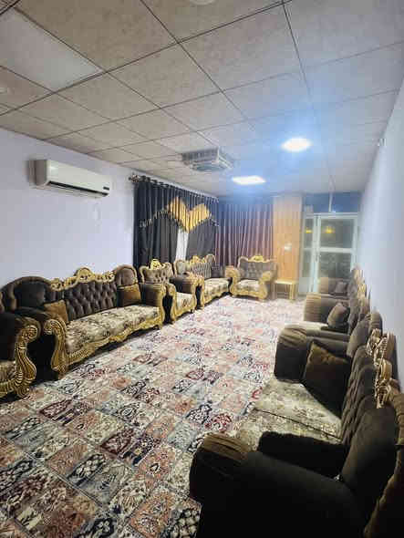 السلام عليكم غراض للبيع غرفه نوم مع دوشك  بعد جديد مامستخدم  تكمه شرط نضافه وتخم العدد 2 انجاره درجه اولى العدد 14مقعد  مع المفرش وكوشات  اليحب يستفسر  لشراي فقط 
***********
