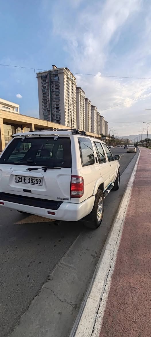 نيسان پاسڤاندەر  مۆدێل 2001 مواسەفات SE
جام کارەبا سوکان ڤۆلیۆم تەحدید سورعە 
ئاوێنە هیتەر ئاوێنە کامێرا 
سەقف سلایت تەبریت سارد و گەرم 
کێرو مەکینی و دەبل ئەکسلی بەشەت
تاقمێ تایەی جەبلی تازە لە ژێرە 
سەیارەکە نمونەیە لە جوانیدا 
سەنەوی تا9/2029 تازەیە  
شوێن سلیمانی 
نرخ110مەعەملە
***********
***********
