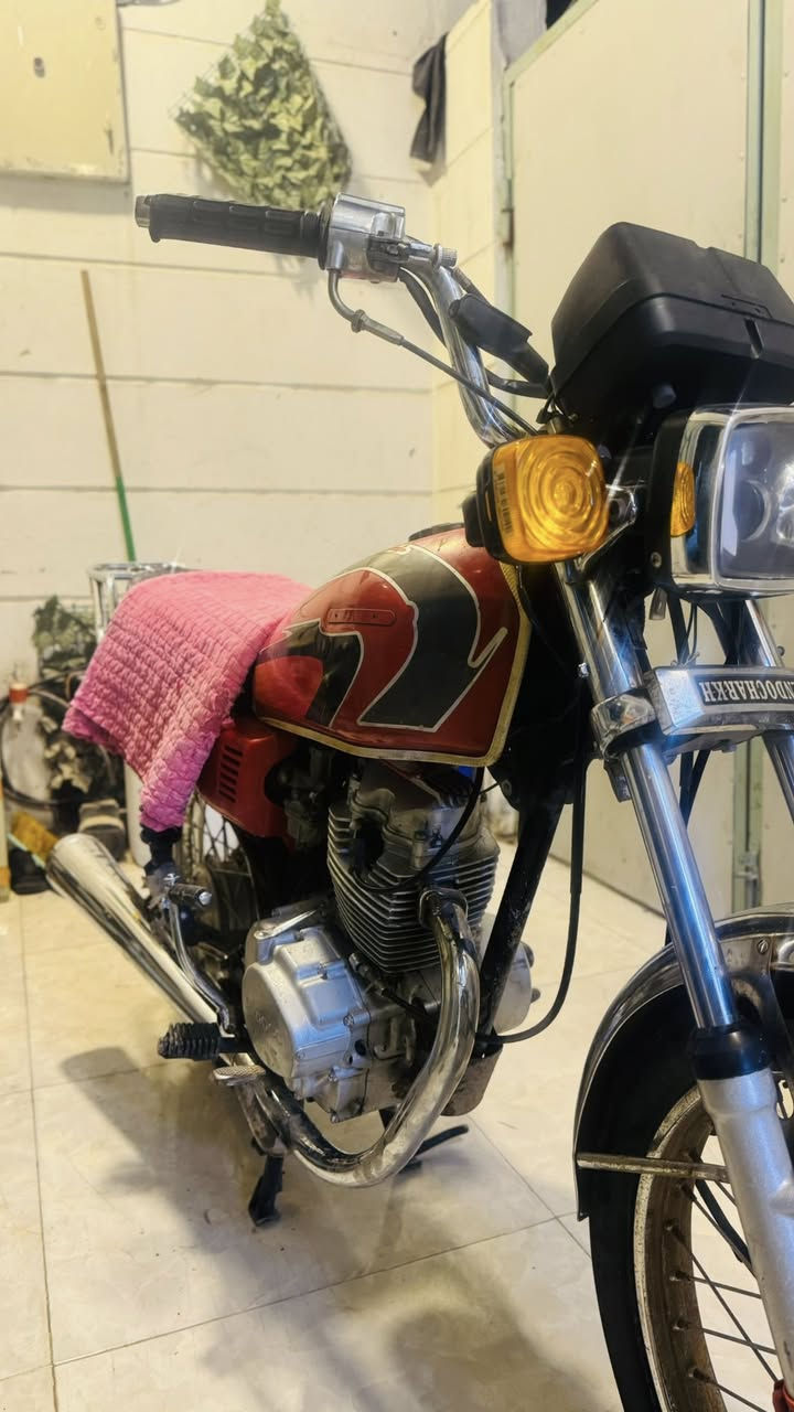 السلام عليكم اخوتي دراجه ارشه اربعه كير اوراق اصولي موديل ٢٠١٨طالعه ب٢٠٢٠احمد شهاب تحول مباشر باسمك كمرك مدفوع ما عده سنويه والوحه فول على اخر حبايه ناشفه وترايك وين متريد روح الي ياخذها راح يترحم الوالديه 
للاستفسار 
***********واتساب موجود
