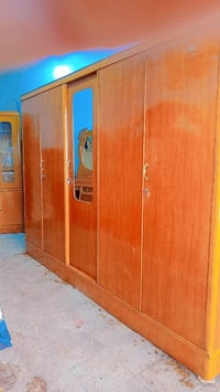 غرفة ٥ أبواب • نضافته ٩٥٪ • توصيل مجاني النجف