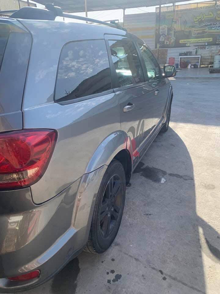 سلام عليكم 
سيارة دوج جورني2012 رقم بغداد بسمي سيارة نضيفة مكينة كير بجيس سيارة ضربتها جاملق الأمامي و طخة بل بنيدًقليلة محرك 6سلندر  
7 راكب انتهاء السنوية 2027
سعر130$  بيهة مجال قليل سيارة موجودة بل بصرة قضاء شط العرب
***********
