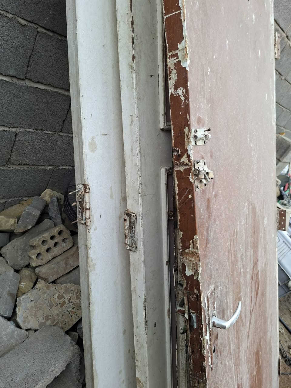 بيبان خشب ٣ مع جراجيبهن قيم واخذ مكاني مدينة صدر واتساب ***********
