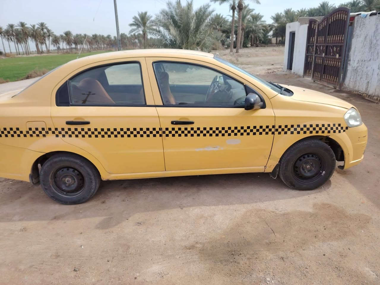 السلام عليكم افيو مديل 2010السياره لا تبديل ولا صبغ بيه بارد قليل السعر 48وبيهه مجال. رقم صاحب السياره ***********
