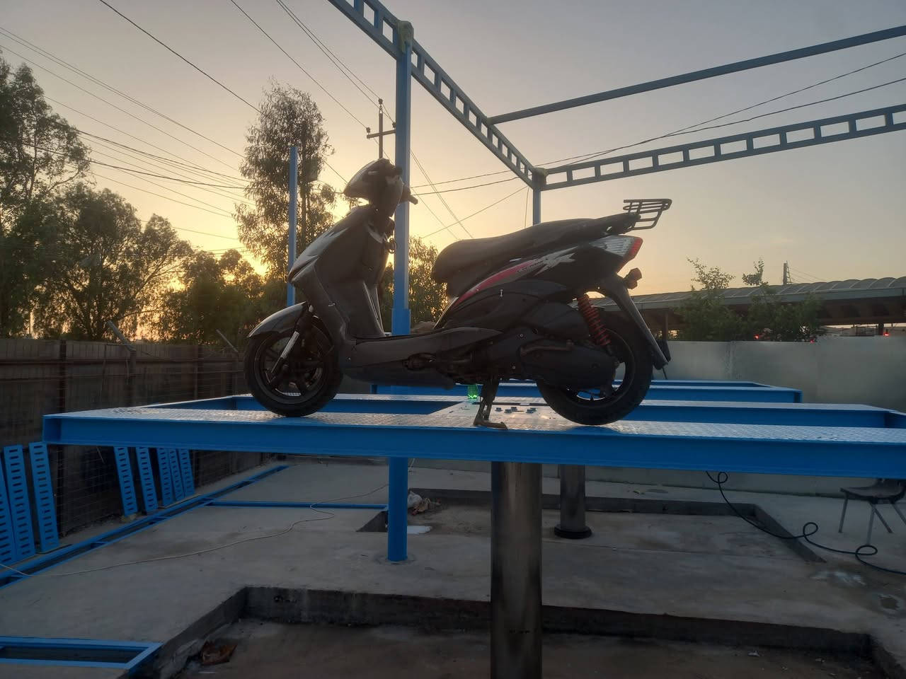 السلام عليكم للبيع سكنس نثية ١٤٠
دراجة بيها رنكات ابيعلك كوم حديد كهربايات كلها شغالة سلف هندر سعر ٣٥٠ وبيها مجال بصيط ***********
