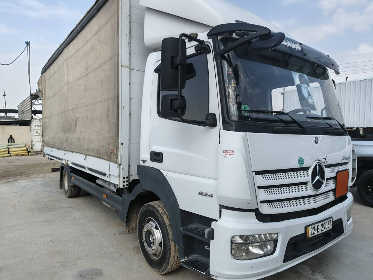 مرسيدس اتيكو موديل 2015 رقم اربيل مكينة 6 سلندر  السيارة مكفولة كفالة عامة من الصبغ والشاصي نضيفة استعمال جدا قليل 
مكان السيارة البصرة 
للاتصال :***********
