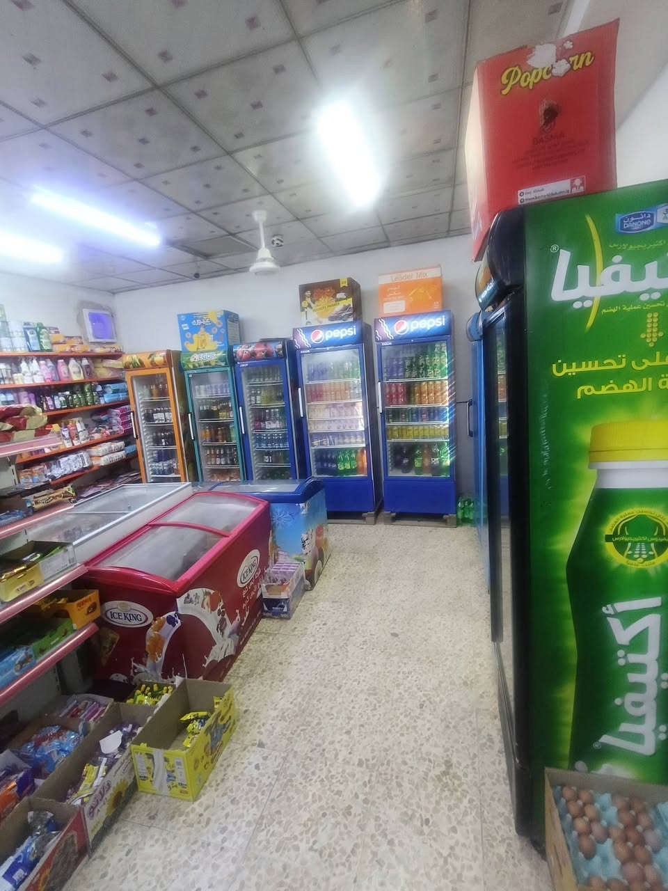 سواق للبيع مساحه 80م اجار 350 داخل منطقه م الصدر قطاع 46 تحتوي ع 10براد و3مجمدات وسفينه ورفوف سبلت 3طن منضومه 8كامرات  دخل ثابت 600 وبل مدارس 800 بصفها مدارس سعر 20تليفون  *********** التعجبه يتصل مالي خلك الخاص
