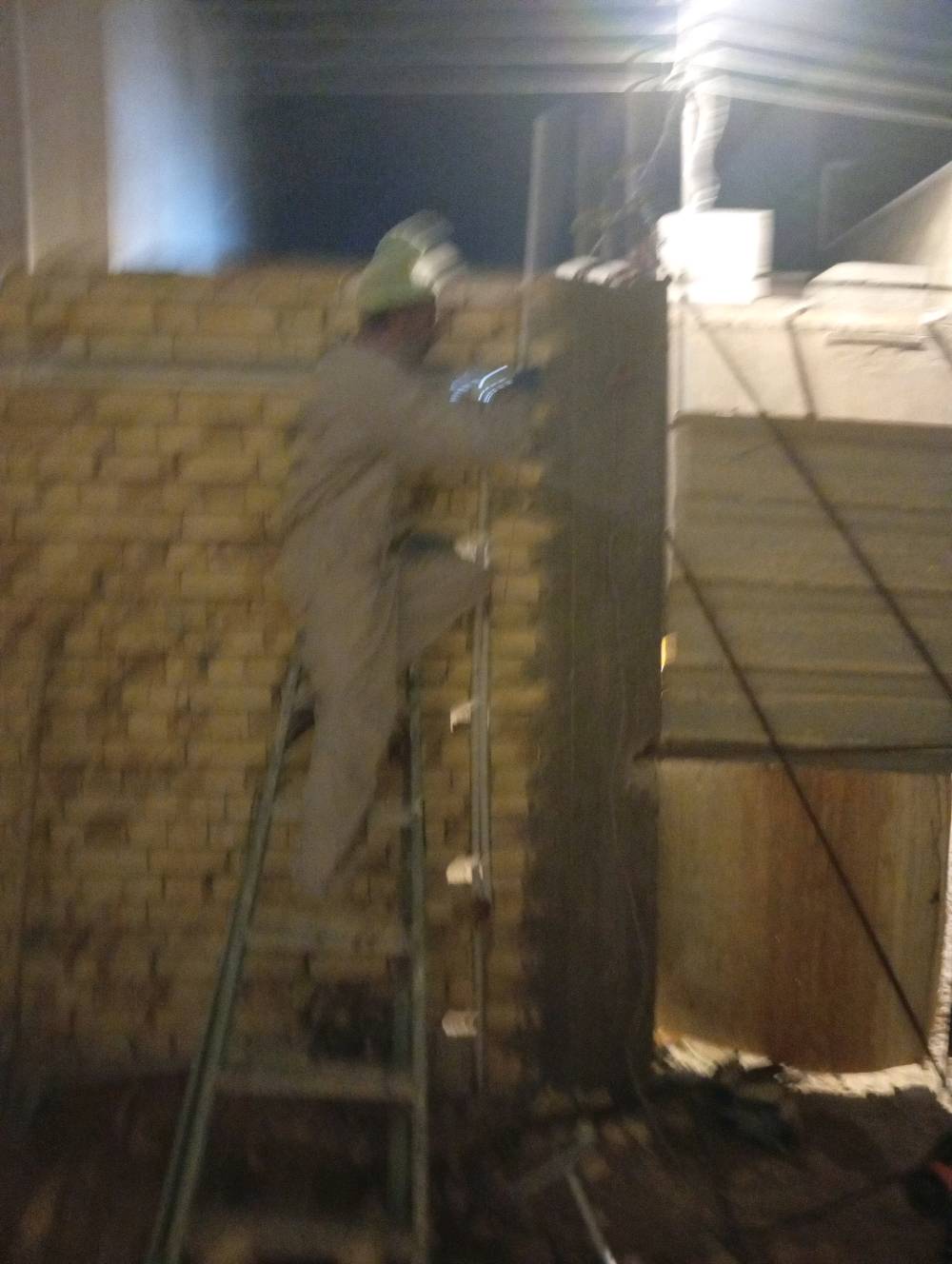 عملي هو حفر وتنزيل بوريات الكهرباء شرط غلي الليزر حفر تسليم تشطيب كل مايتعلق في الكهرباء  العمل داخل البصره فقط  التواصل عبر رقم الهاتف 