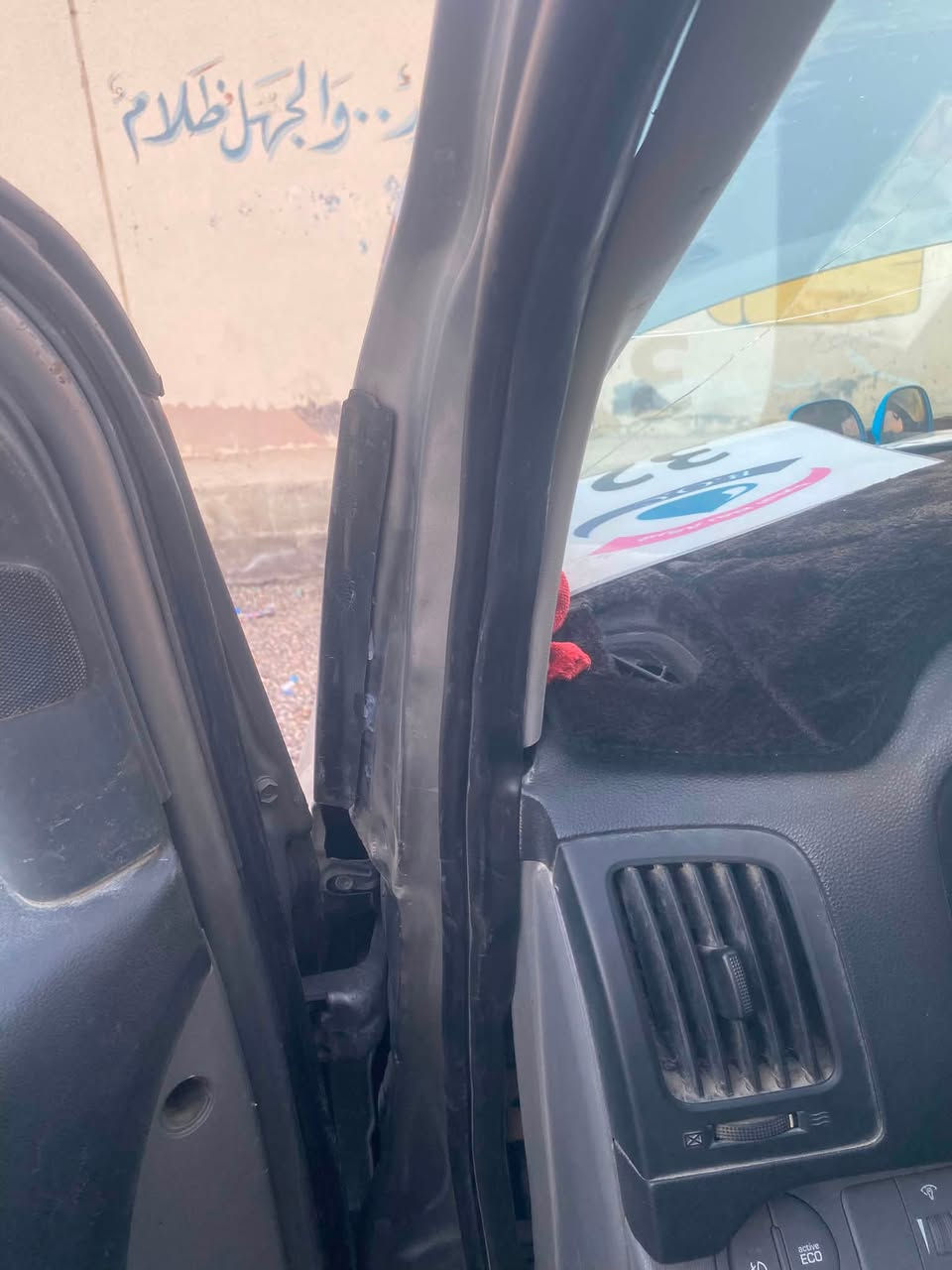 ستاركس للبيع موديل ٢٠١٦ دبلو رقم بصره
بيها ضربه بالباب مال سايق ينرادلها ترتيب 
موضح ضربه بالصور
مكان بصره 
***********
١٥٠ السعر

