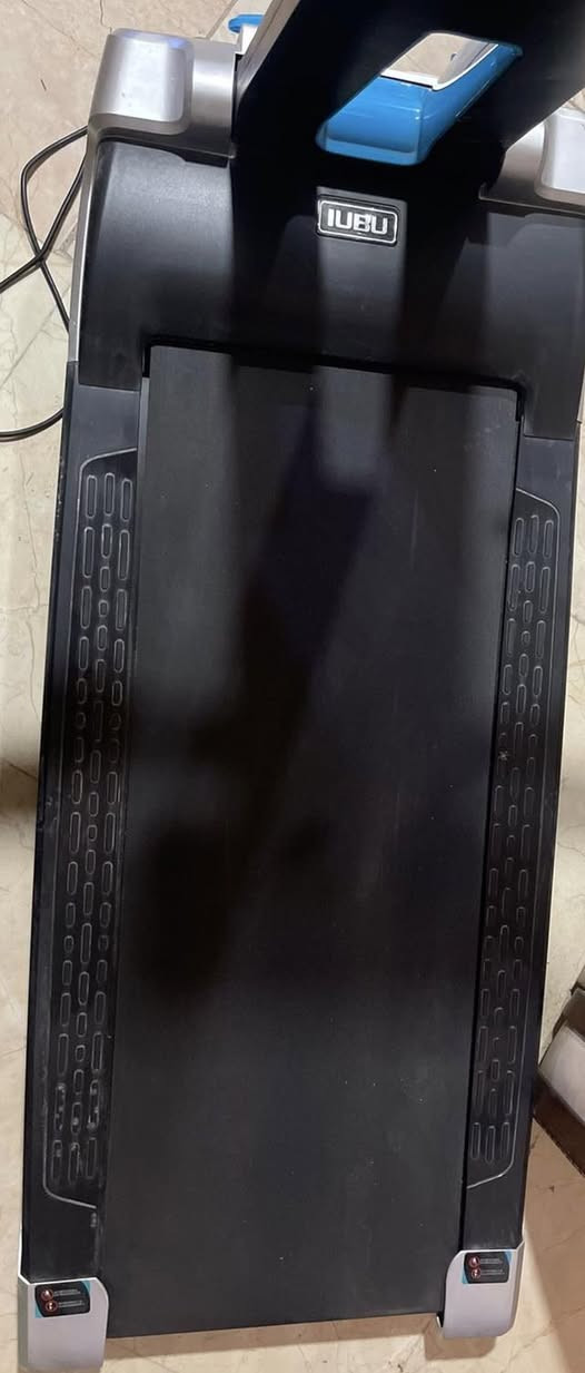 جهاز جري للبيع استعمال قليل جدا يتحمل وزن ١٢٠ كغم من شركة IUBU الشاشة يفتح بيهة يوتيوب 
السعر 270 الف وبيه مجال 
للاستفسار  ***********
