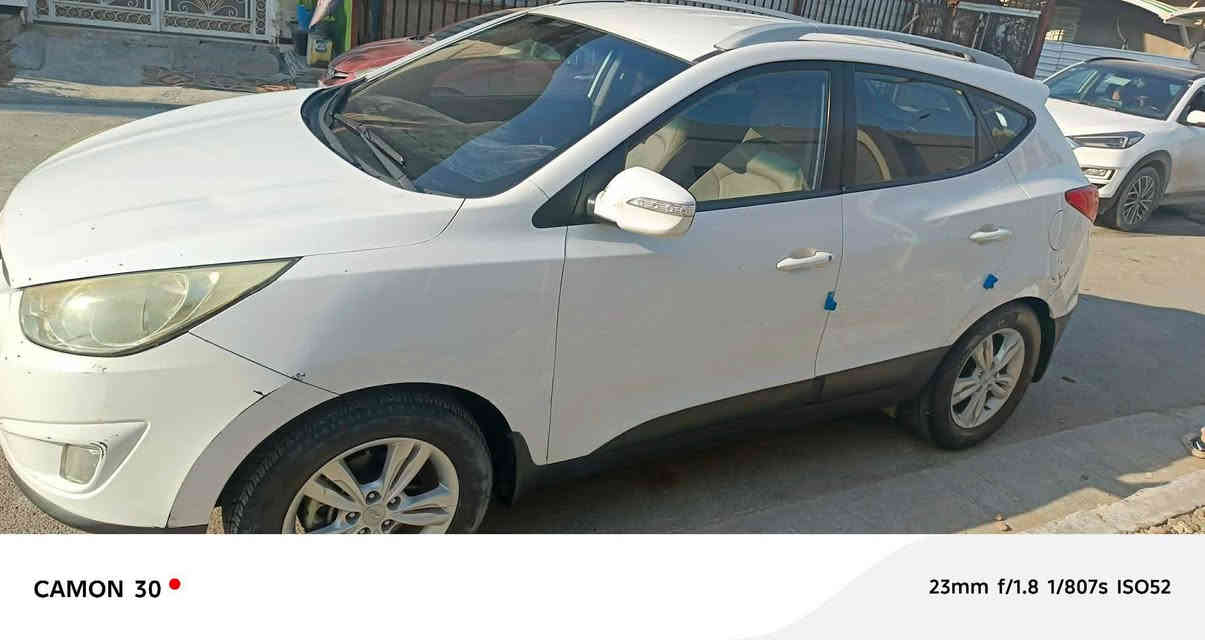 اسلام عليكم ورحمة الله وبركاته 
توسان موديل 2014 خليجي نظيفة كلش بيها خدوش مثل ماموضح بالصور وطخات خفيفه وكلشي واضح بالصور مكانها بغداد حي العامل سعرها 14300 وبها مجال قليل للاستفسار الاتصال على الرقم *********** عامر البيضاني بغداد, العراق
