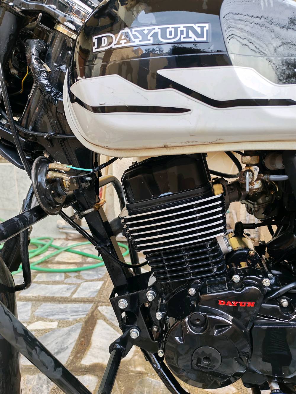 
شنو موديل الدراجة؟: 
دايوان جبلي 
كم سعر الدراجة المطلوب؟: 
2500 وبيه مجال بسيط 
وين موقعك بالعراق؟: 
العنوان بغداد الشعب 
هل توجد أوراق تسجيل رسمية؟: 
سنويه ورقم إنجليزي 
هل السعر قابل للتفاوض؟: 
شي كلش قليل 