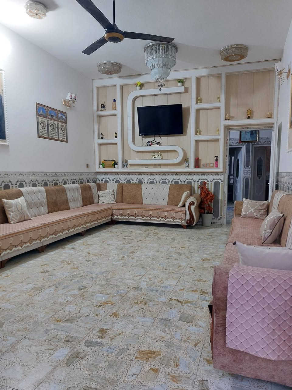 تنزيل للسعر السابق
دار مساحة 232متر طابو صرف حديث البناء غرف نوم عدد ٢  خلف البانزيخانة الحكومية اكسيرات مدخل شارع البلدية 
موقع جيد جدا أن شاءالله وبسعر جيد جدا أن شاءالله ١٤٠ مليون وقابل للتفاوض مكلف بالسعر 
مكتب عقارات بلدروز الحبيبة
 قتيبة البدوي التميمي
 عنوان المكتب الحي العصري
 بدايه شارع خجو


**إذا كنت صاحب هذا الإعلان وتريد حذفه لأي سبب، رجاءا أرسل رسالة إلى الدعم الفني**