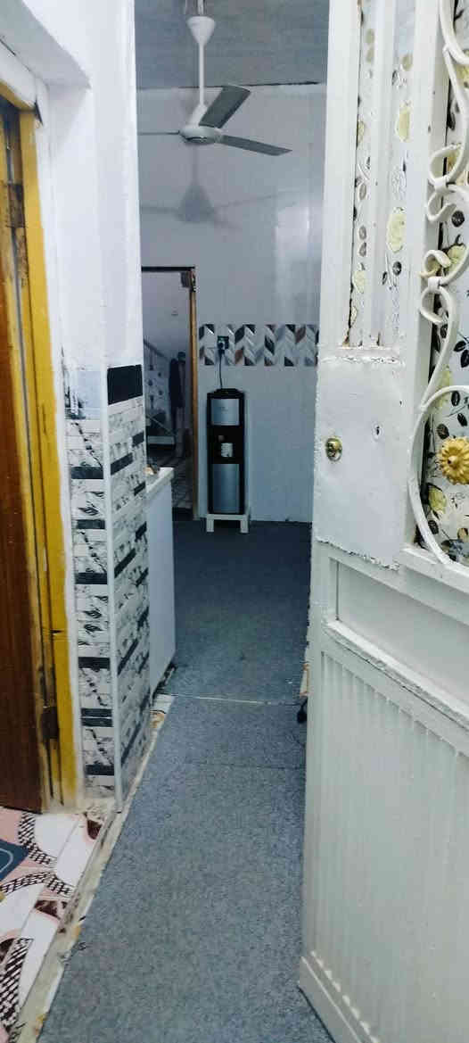 بيت للبيع بحي الشرطه مقابيل طاقه مال ابورمانه رقم واصل لتقيم معامله كامله مساحته ميه متر الاتصال بل رقم ***********
