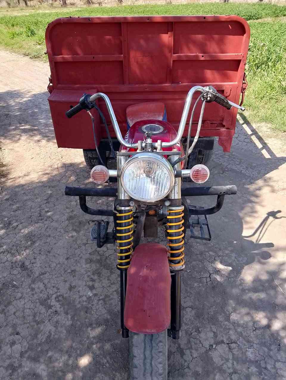 السلام عليكم ستوتة دايوان للبيع نظيفة كلش مكفولة كفالة عامة مال جناي ما تحط عليها ربع دينار كلة شغال كهربائيات جديدة المكان في أبو غريب الشيحه للاستفسار الاتصال على الرقم ***********
