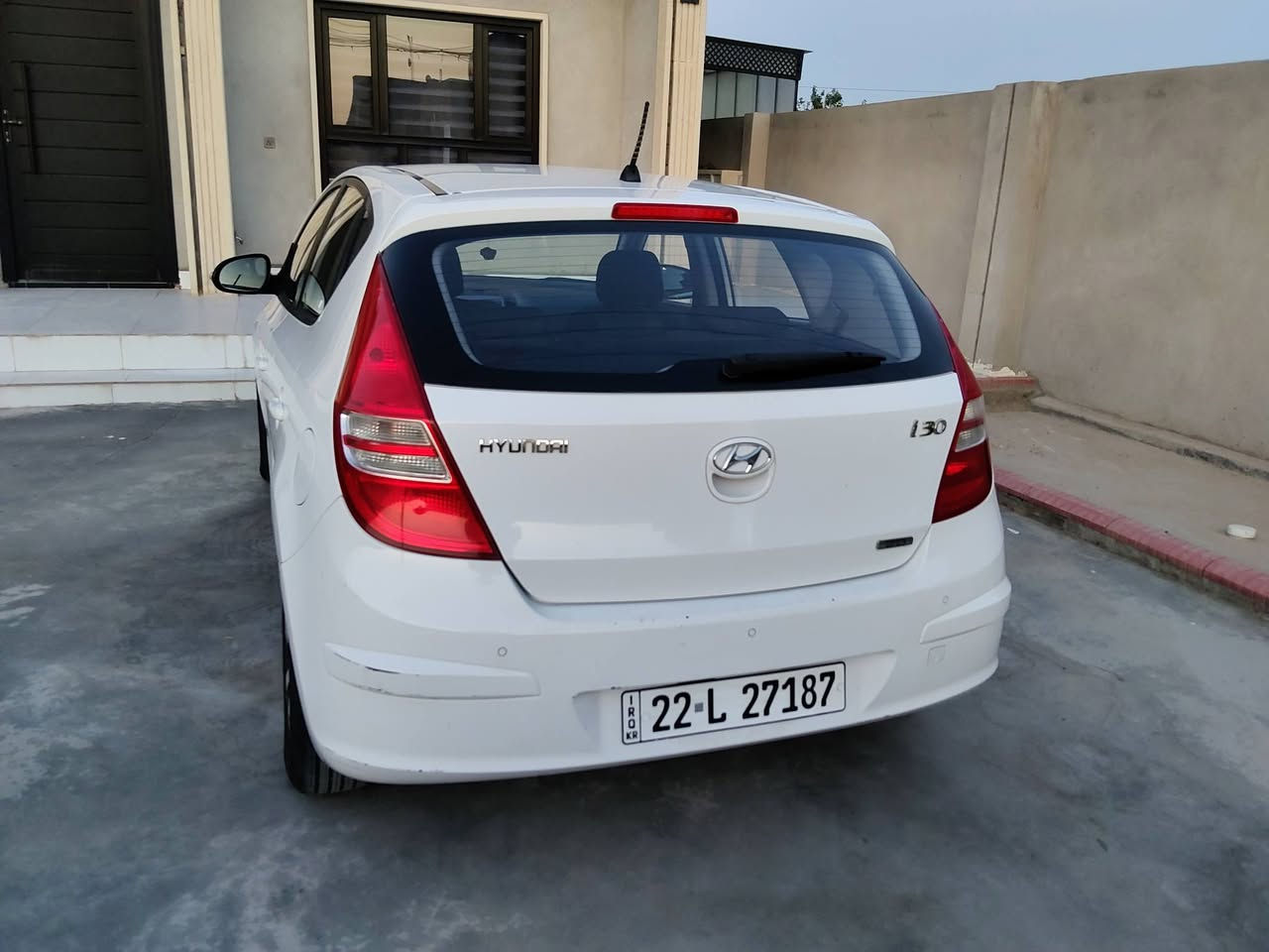 هيونداي i30 خليجي (النترا) 
سيارة فول عده البصمة 

محرك 20 دوش 
تبريد شغال ثلج 
رقم اربيل بسمي 
هزه لحد شهر الثامن 
كابون بانزين 
كير ومحرك شرط 

بيها قطعتين تبديل اثر تكشير 
باقي السيارة شرط 

السعر 82 ورقة وبيها مجال 
ويرهم مراوس ب كيا حمل

مكان السيارة الجدعة 
للاستفسار 
***********
