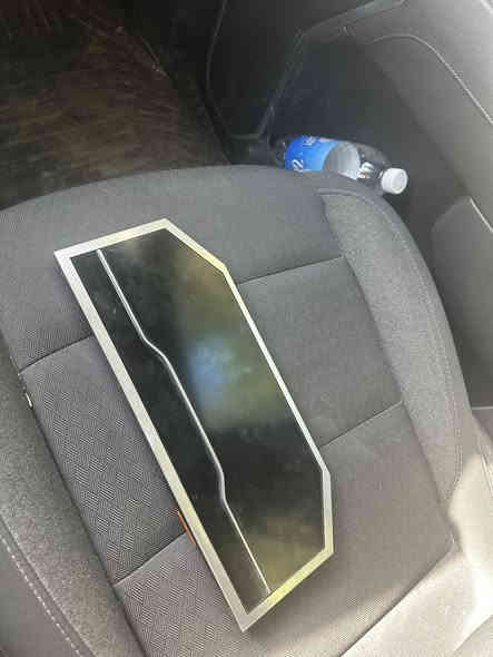 توفر شاشه دشبول اصلي جديد شغال ضمان ٣ قطع موجوده 
توصيل متوفر ٣ قطع عندي فقط 
سعر القطعه 400$ فقط 
ترهم تاهو /سلفرادو /جمسي /شوفر وجمسي الحديث 
***********
مكاني بغداد البنوك توصيل موجود
