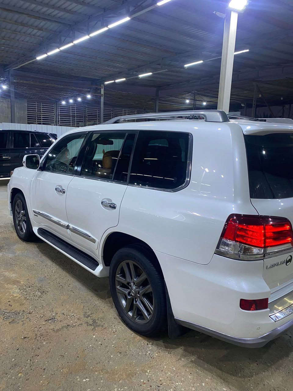 السلام عليكم لكزز 2014 بيها أربع صابيع بارد وشبر صبغ والباقي كفالة مكانها بالبصرة السعر 410$وبيها مجال *********** Singapore
